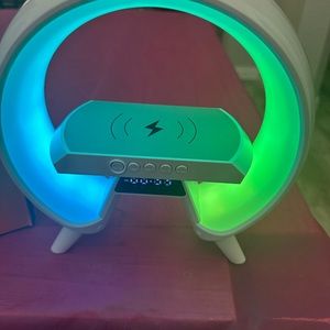 LED wireless charging speaker